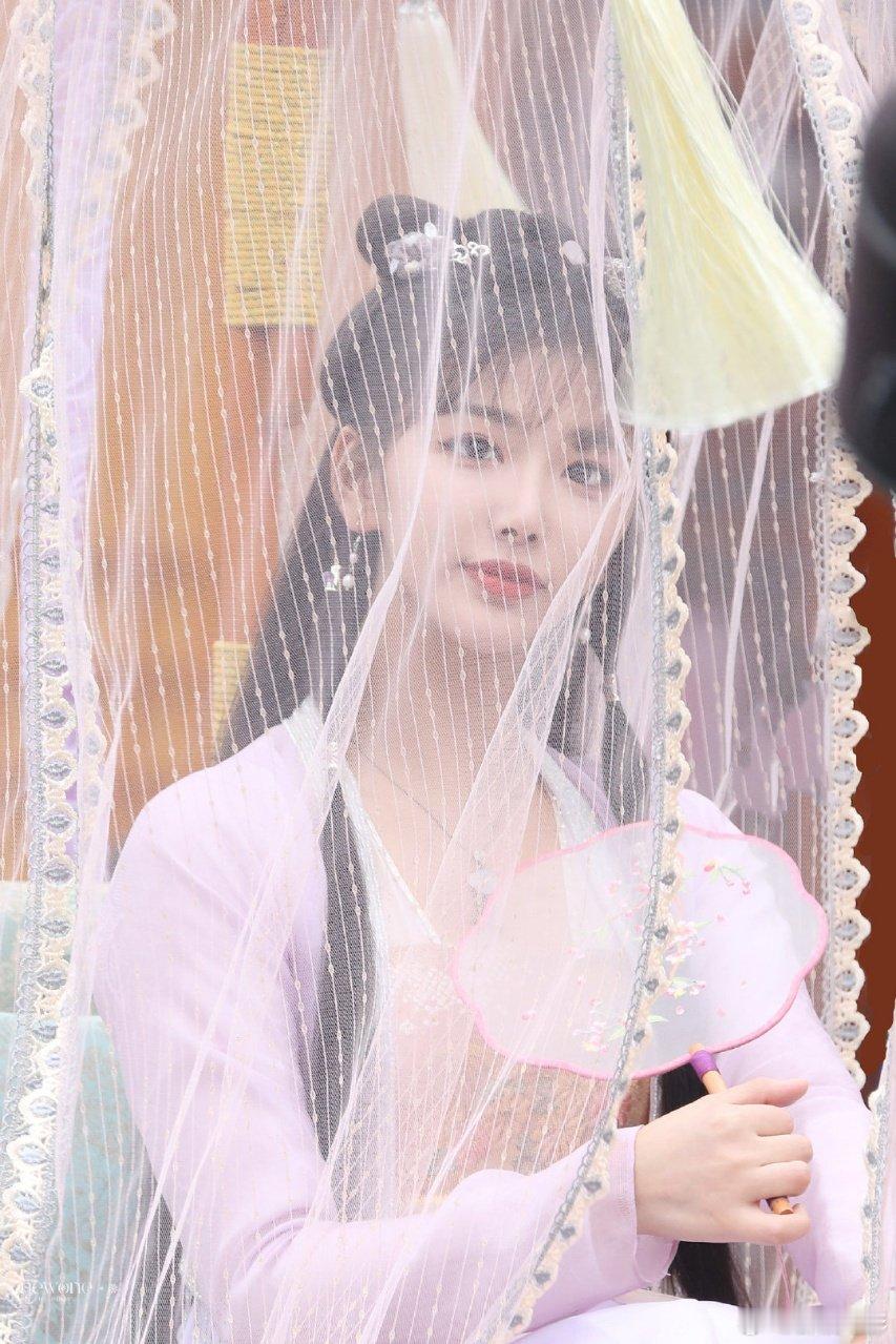 孔雪儿任豪拿红绳绑我了看这部剧雪儿的路透超级美的，有没有更多美图砸向我 ​​​