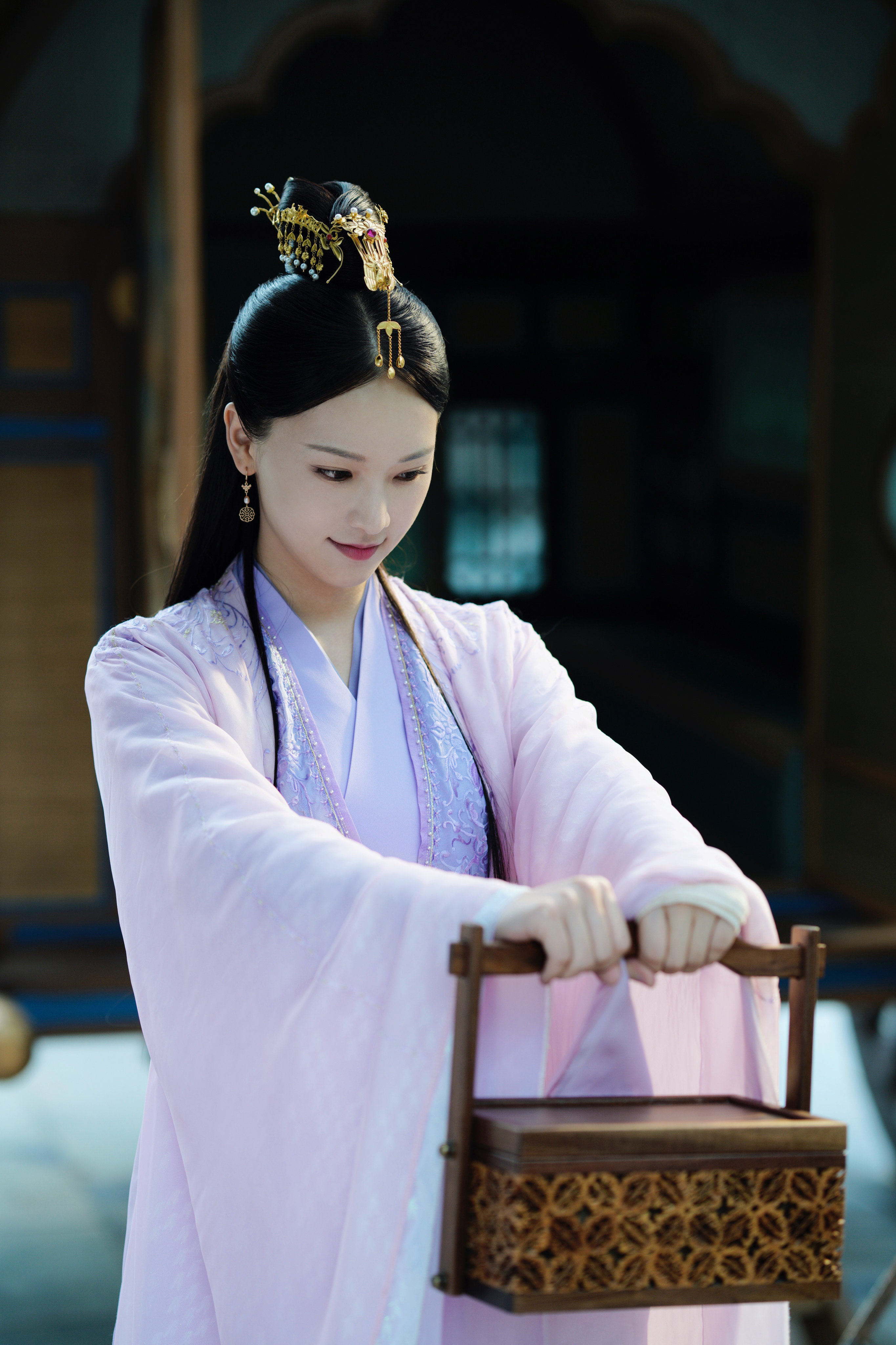#黄灿灿[超话]##黄灿灿防风意映##长相思# 今日加更 ​​​