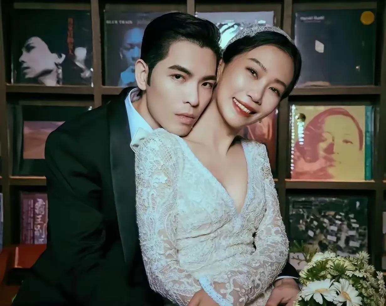 萧敬腾根本就没想过生孩子，否则就早点娶大他十几岁的老婆了！他们俩认识又不是一年两