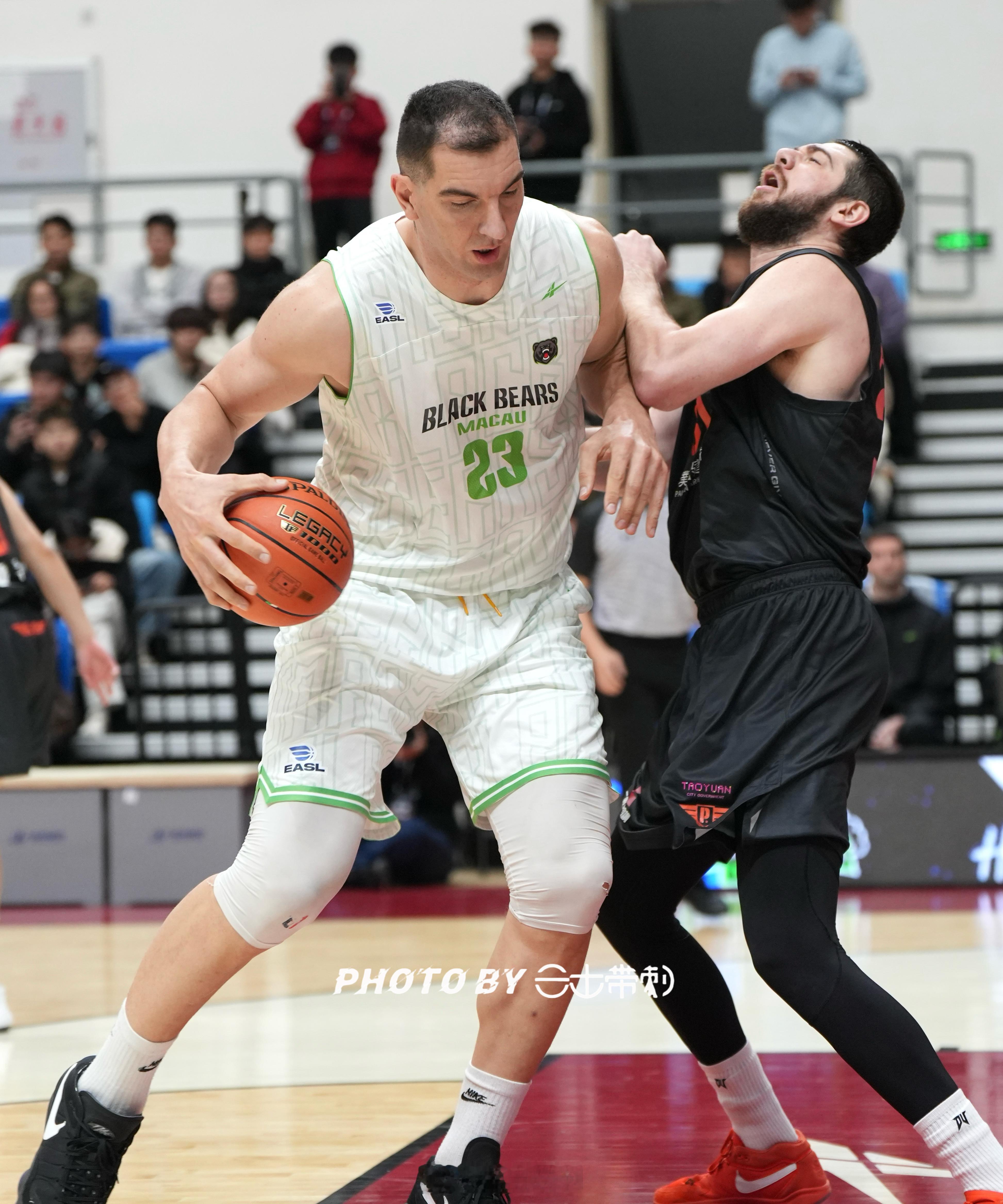 东亚超级联赛德古拉大战省队归化阿提诺，直接撞飞 泉州·林淑真体育馆