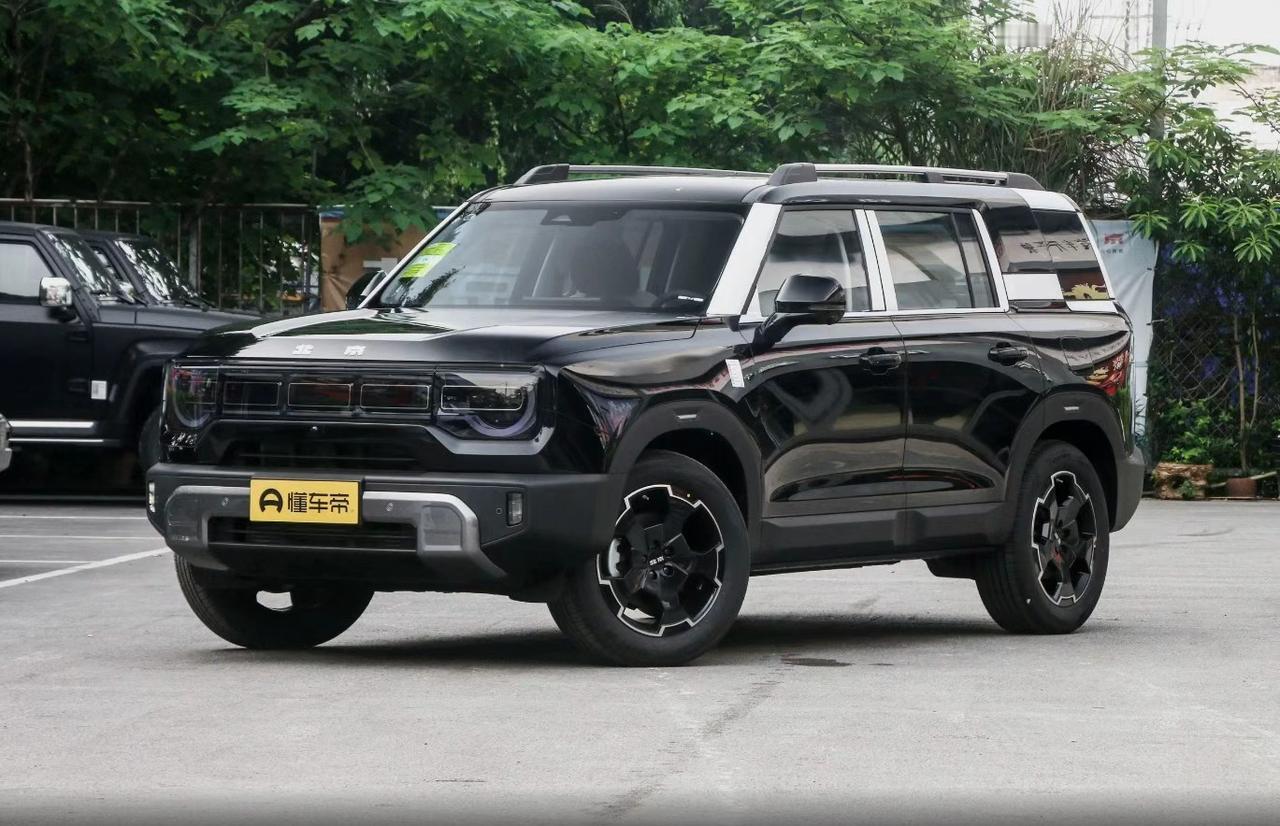 咱今儿来唠唠北京越野 BJ30 这小车。最近我逛二手车市场，发现现在二手车市场那