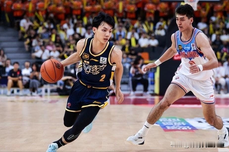 篮球并非巨人运动！徐杰用行动证明小个子也能打好篮球！
9月16日广东全运男篮在热