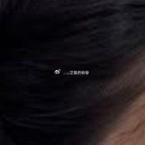 “糖葫芦哟——又酸又甜的糖葫芦——”“包子——馅大皮薄的肉包子——”顾念溪站在京