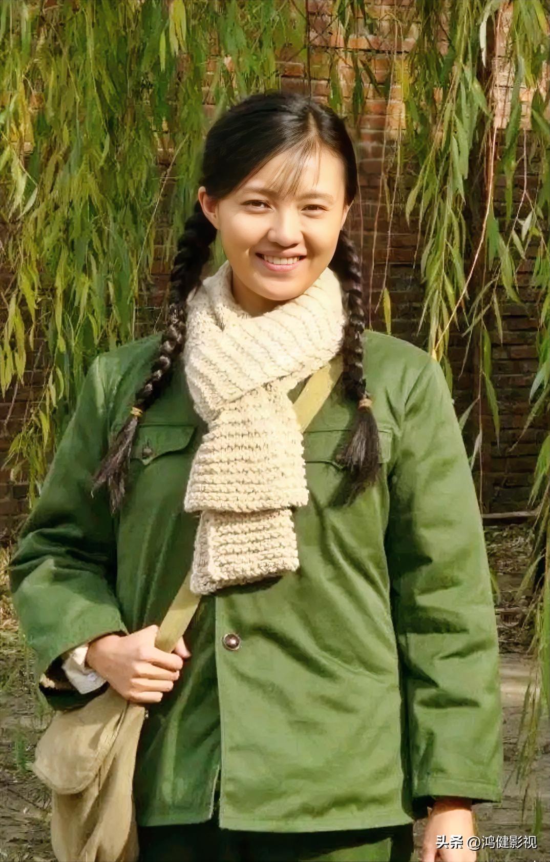 大家还记得这位女演员吗？
她今年48岁，湖北人，毕业于中央戏剧学院。她皮肤白皙，