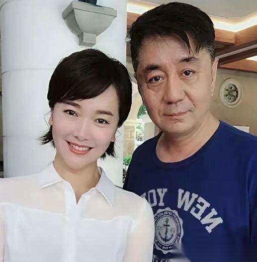 2010年10月，左小青与比自己大二十岁的高权健在上海和香港两地举行了婚礼，20