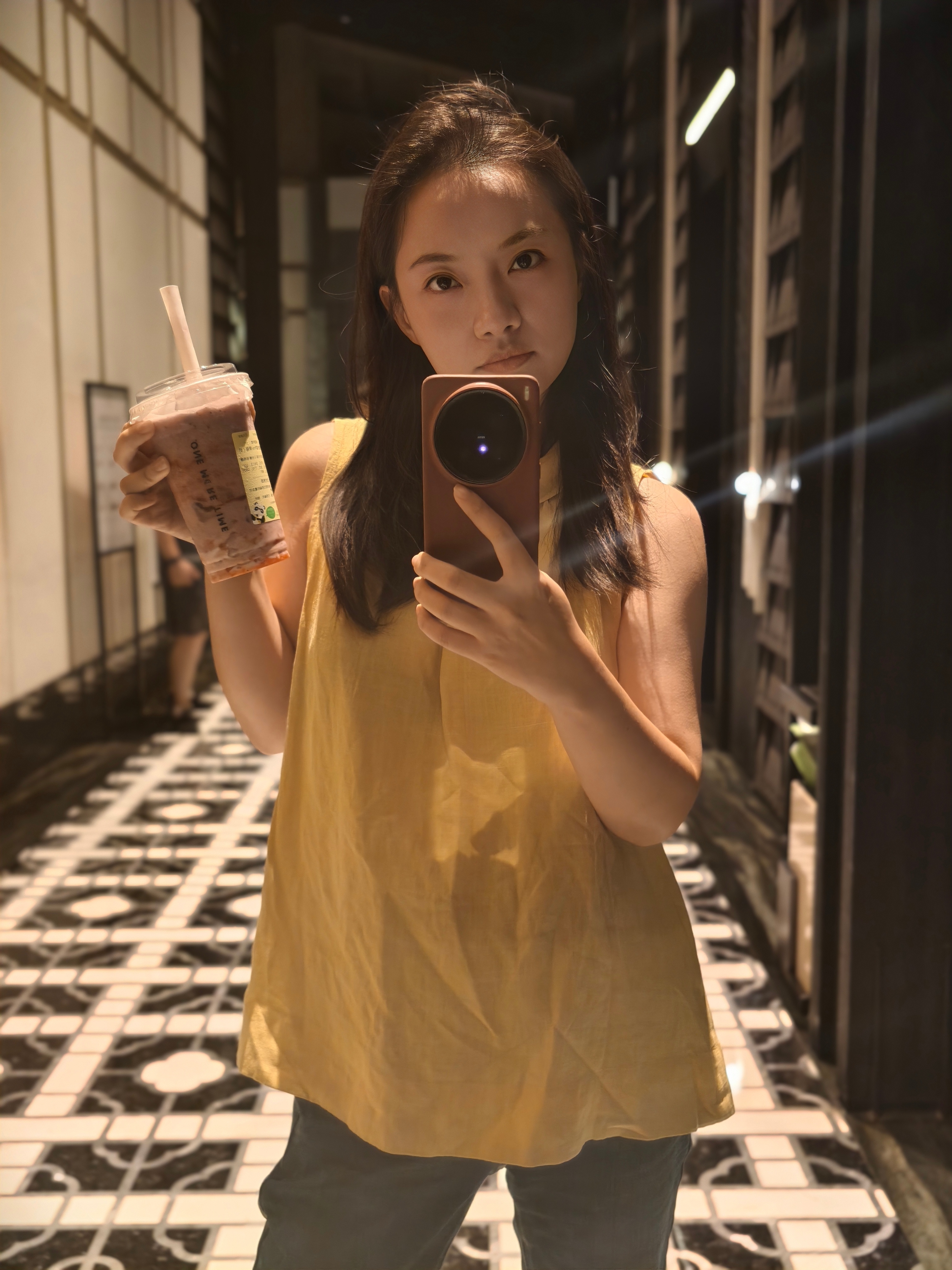 大晚上被朋友投喂了成都的丸摩堂，它家的蓝莓酸奶昔太太太太好喝了，3分糖推荐给来成