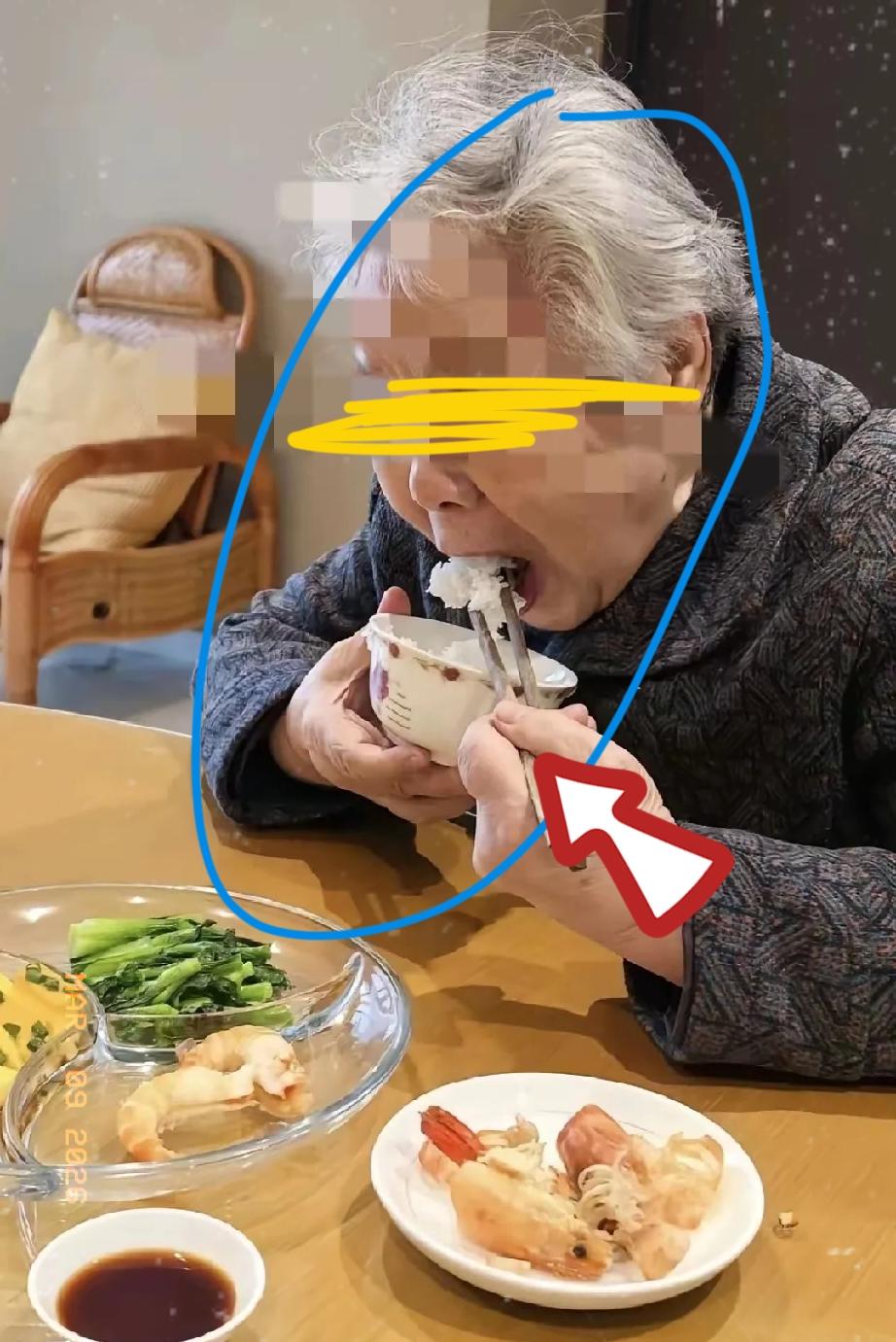 这个婆婆真好
儿子出轨了，儿子跟小三结婚了，婆婆觉得儿子对不起前儿媳，婆婆把每月