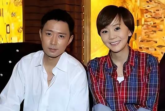 愣住的几秒钟里，两个人脑子里转的什么没人知道。后来王一楠缓过神来才弄明白，自己不