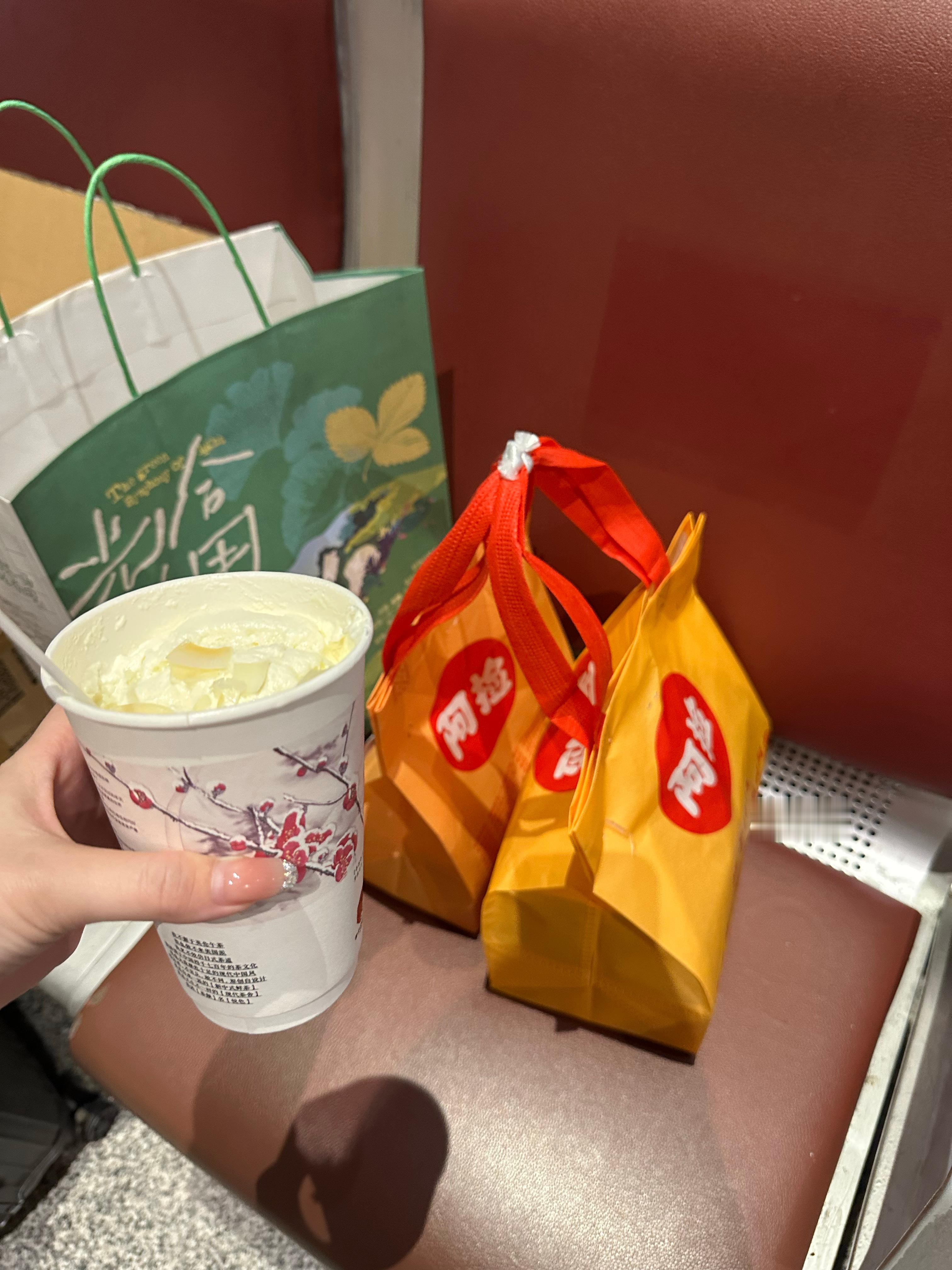 主包回泉州了哈飞回来的时候打包了200块的汴京炸鸡[老师爱你][老师爱你][老师