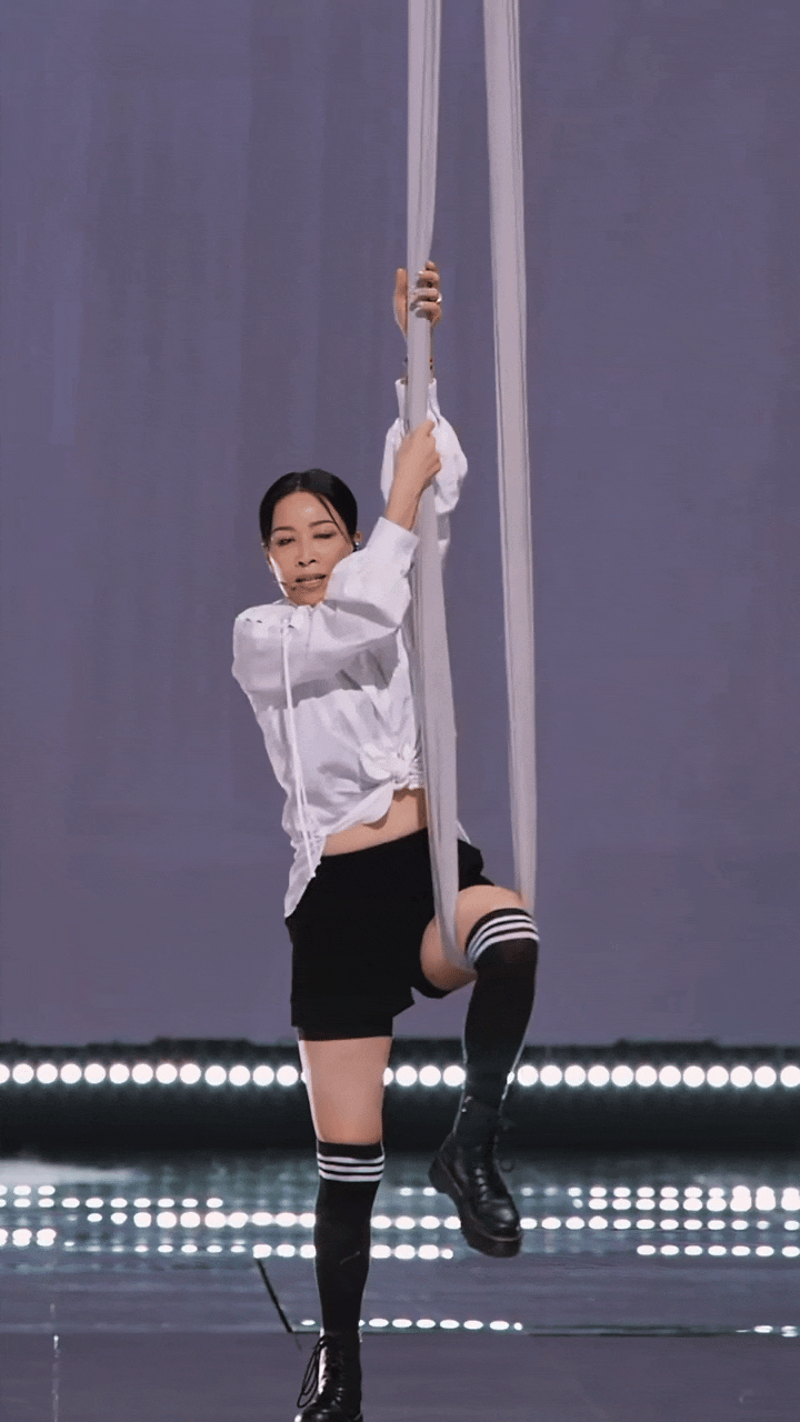 那英这把年纪了，也是很拼了！