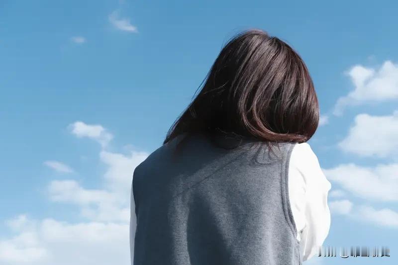 每天上班遇到的事，
总是让自己内耗，
总是想说服自己睁只眼闭只眼，
但是越是想做