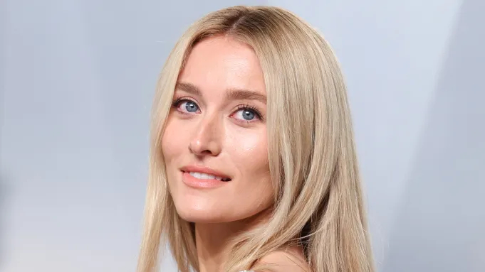 根据 Deadline报道，凭借 FX 热门剧《恋爱故事：小肯尼迪与卡罗琳》名声