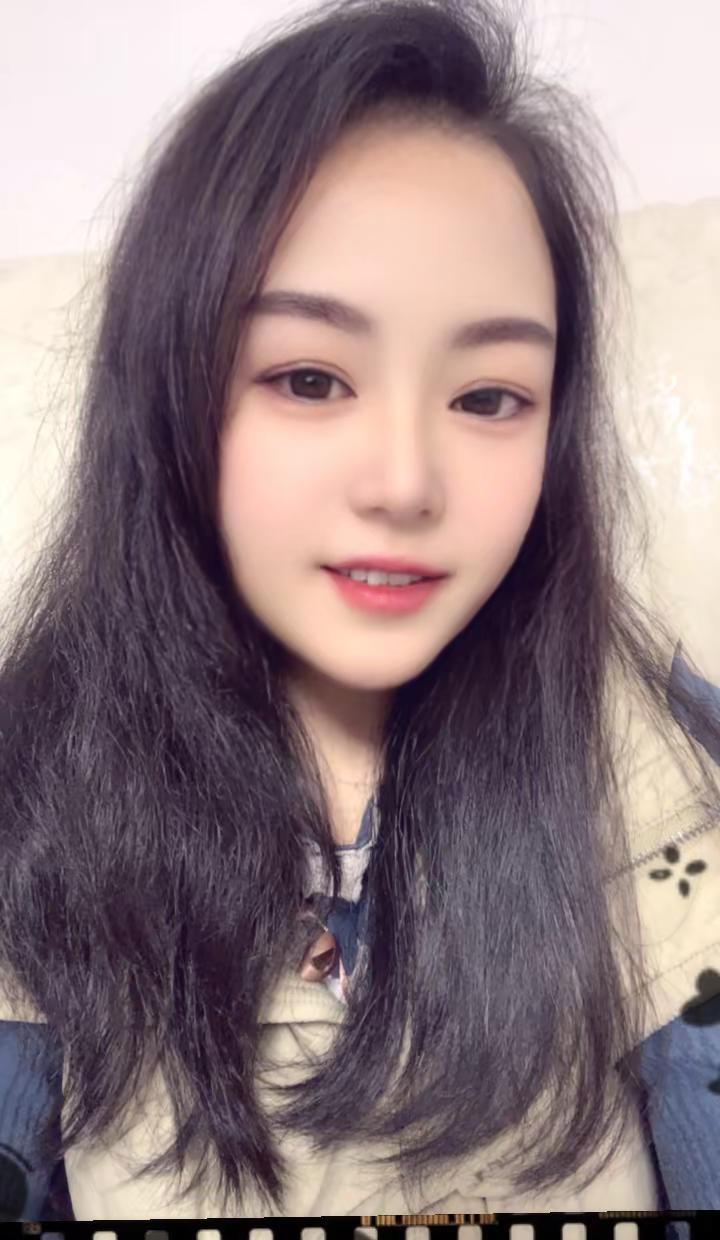 “每个人的路不同，做自己就好，人静，物简，心安，知足…”