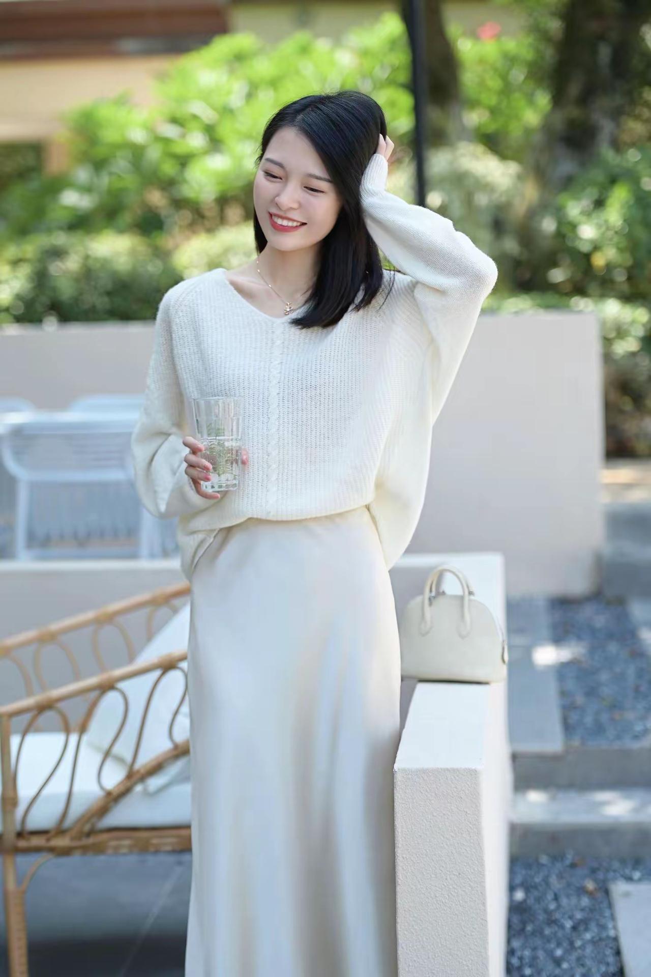 成年人的世界，是深夜疗伤，清晨赶路，痛而不言，笑而不语。