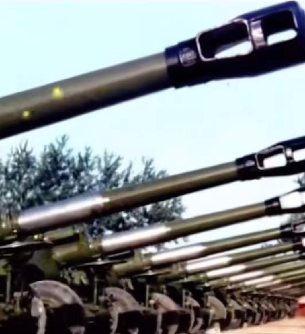 战友们还有认识152毫米牵引加浓榴弹炮的吗？普通弹最大射程17.5公里增程弹最大