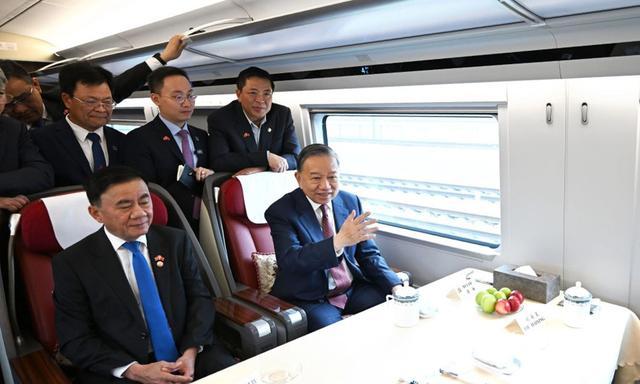 苏林外交三连击
中国基建+日印备胎，能救增长吗？
苏林半年内连访中、日、印，越南