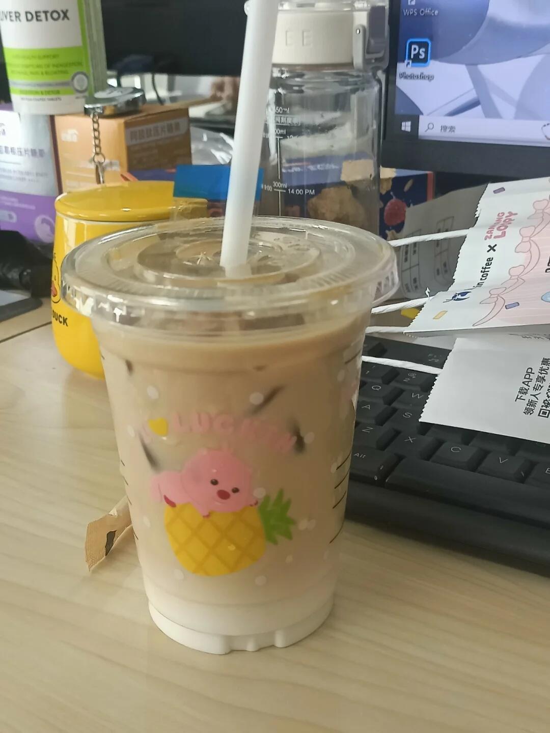 周六还在工位上的举下手呜呜呜周六没有休息连续干活太苦了吧 ​​​