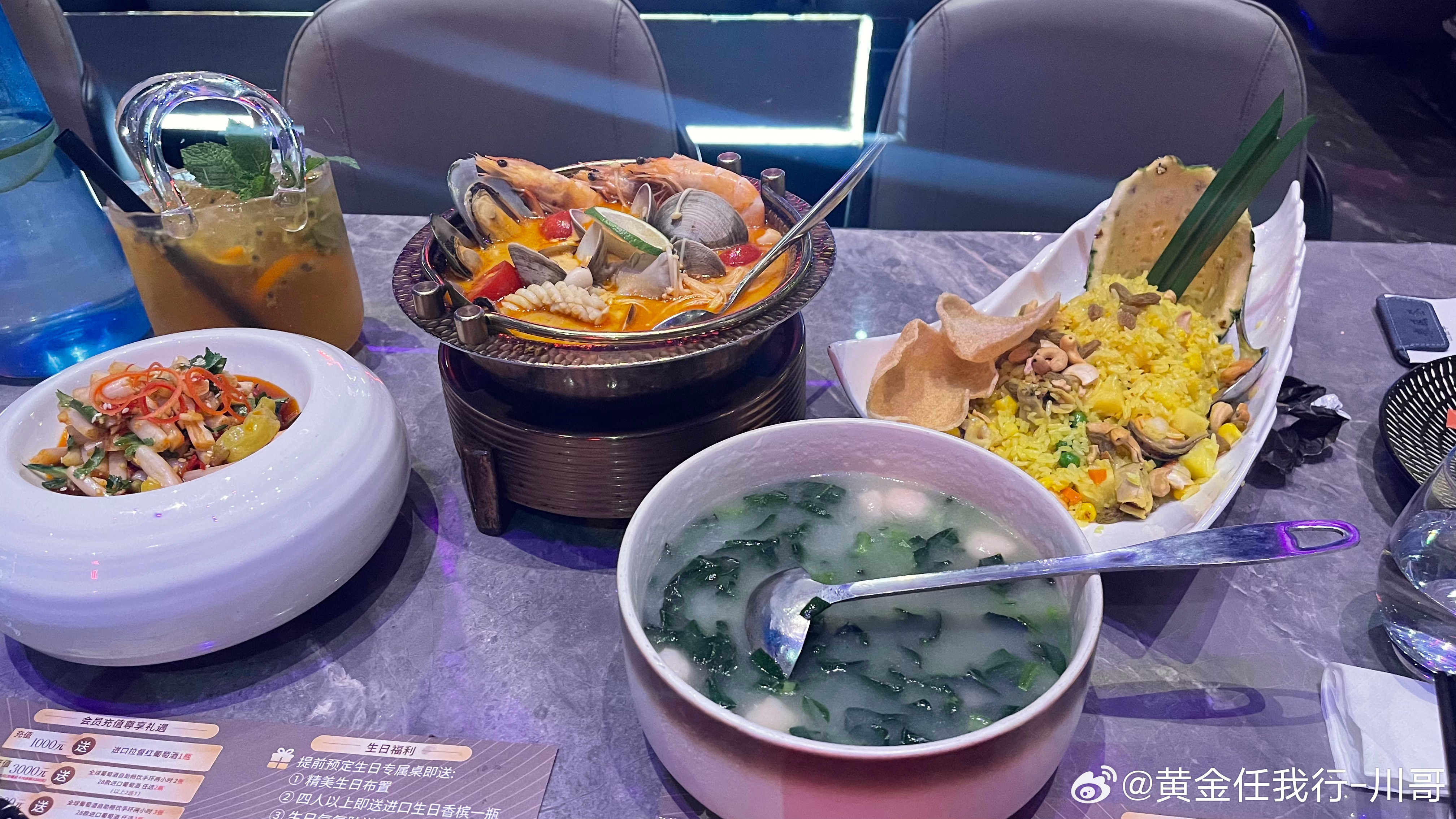 今天的事刚忙完，出来吃个晚饭！明日博中会恢复更新，大家继续锁定好川哥微博即可！黄