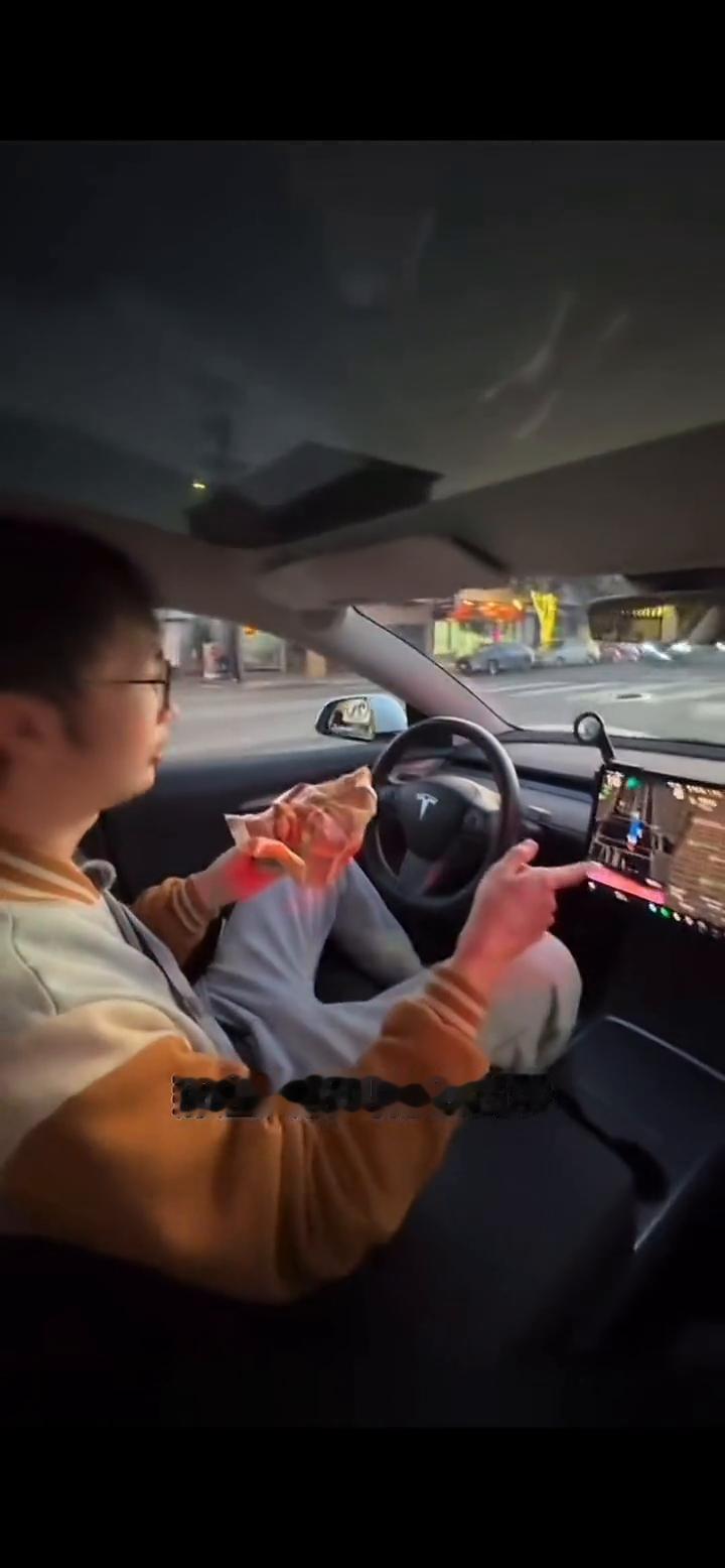 特斯拉的自动驾驶就是一坨垃圾，它根本听不懂我要去哪里。
你带我去旧金山，那座大桥