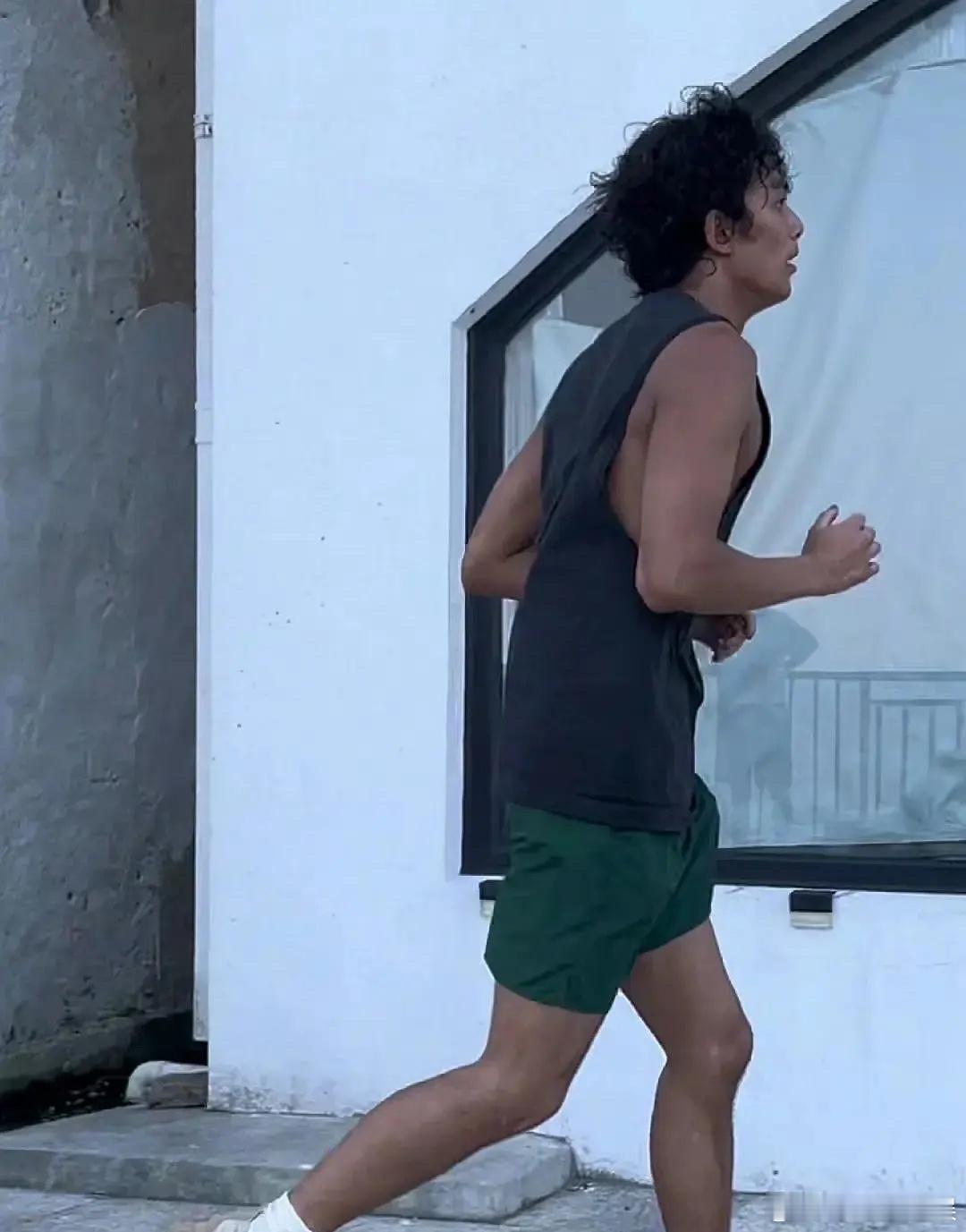 这是吴磊吗？老头感怎么可以这么的强。 ​​​