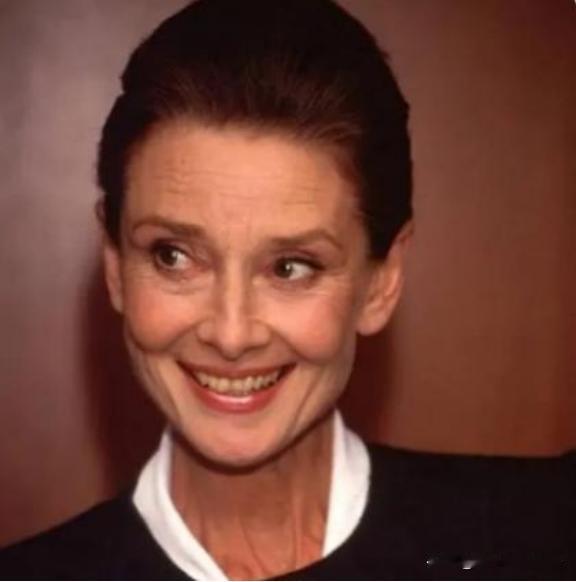 1989年，40岁李春平娶了78岁好莱坞影星，继承70亿遗产，后来女影星弥留之际