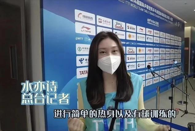 2007年，水均益毅然与瘫痪在床，无法自理的妻子离婚，任凭女儿哭诉也没有回头。