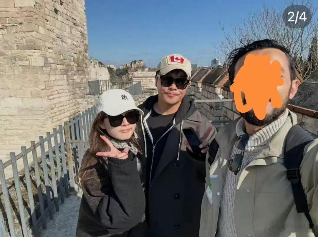 陈思诚女友素颜出镜依然美丽大方 陈思诚带女友阮巨土耳其游玩，情侣装合照大方公开，