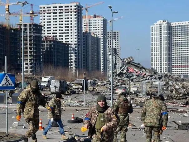 有分析指出，如果俄罗斯想赢得战争，只有一个办法，必须向伊朗学习，伊朗反击美国，其