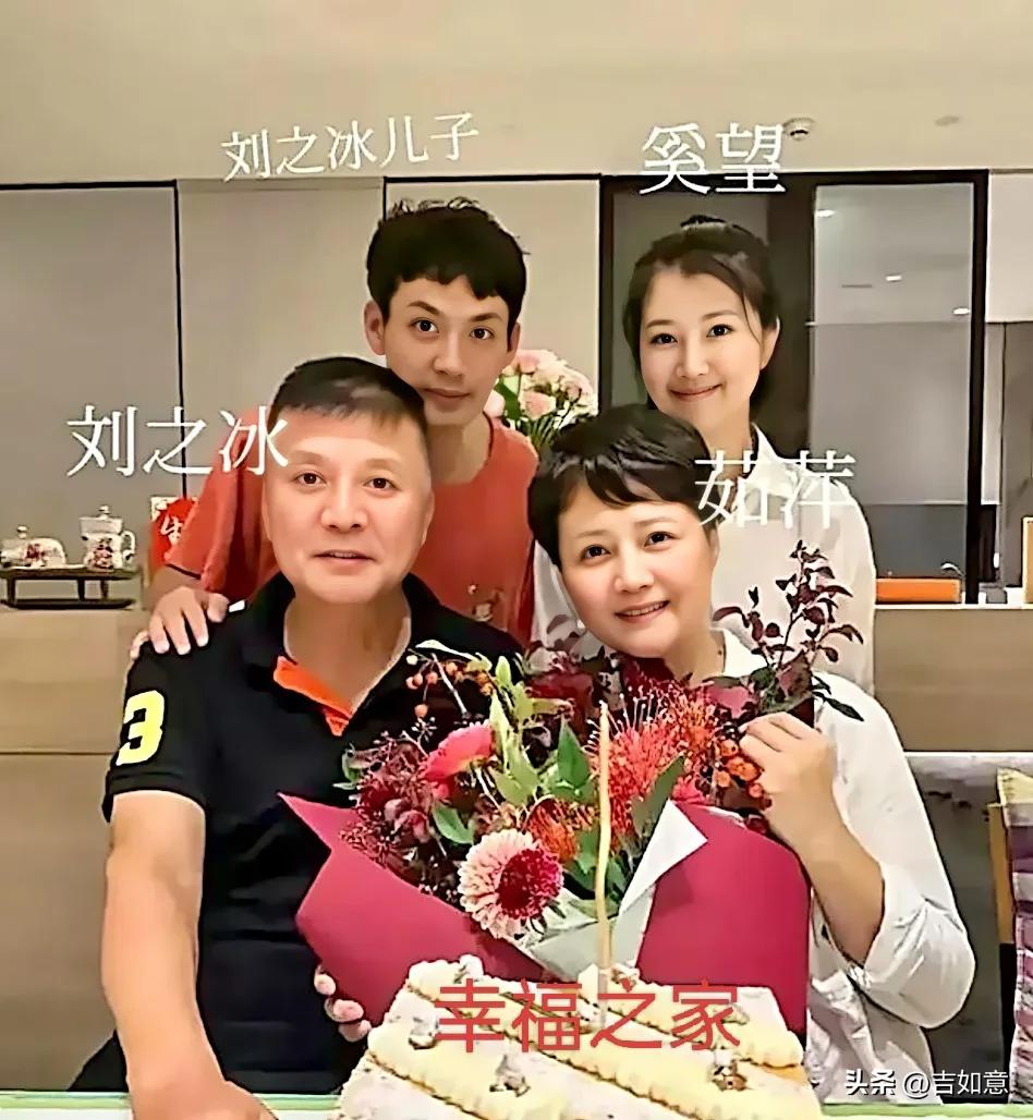 这是茹萍一家四口的合影，这是再婚组建的温馨家庭。有人竟胡乱出主意，想让女儿和儿子