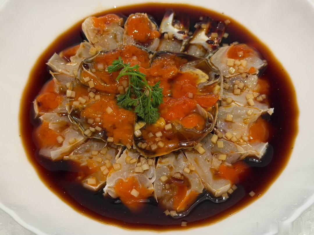 颂，杭州四季酒店米其林一星，宁波菜。首先是招牌宁式十八斩，宁波腌蟹永远是一绝。然