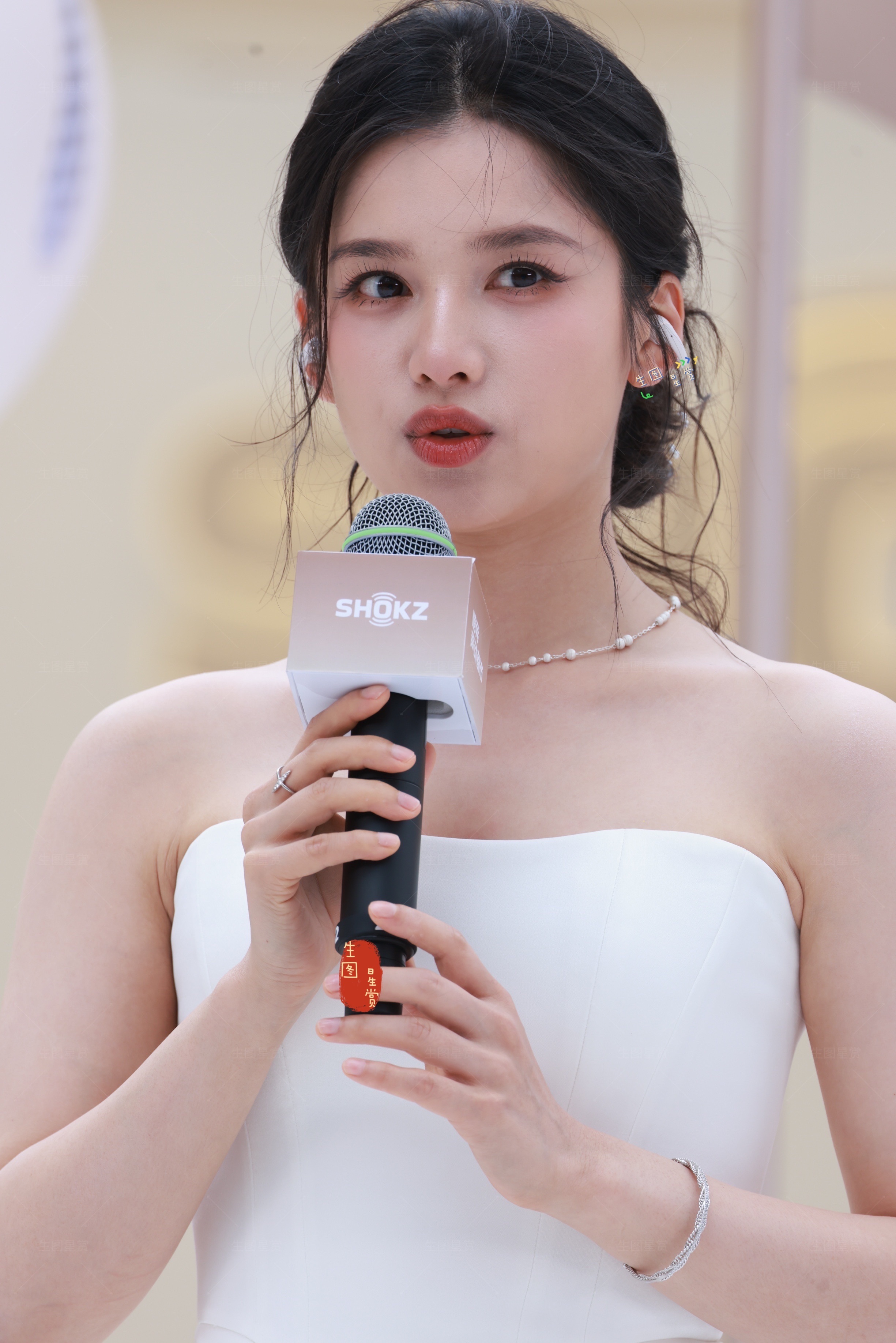 是公主张婧仪，纯白柔美放光芒🤍✨今日深圳万象城活动生图掉落 