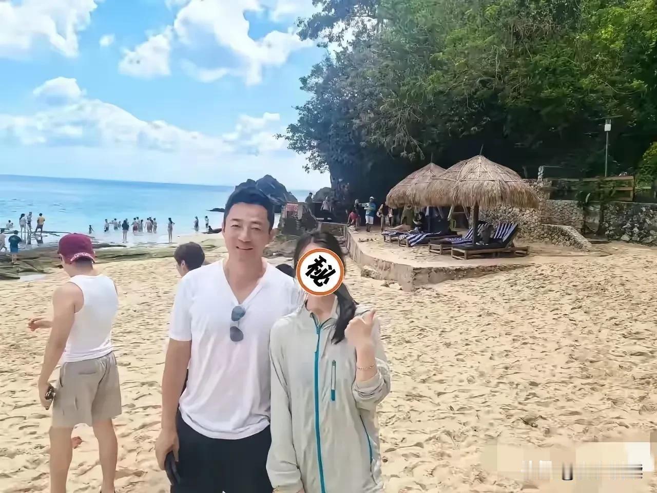 咱就是说嘛
马筱梅那么聪明一人

怎么可能带俩娃和男保姆
一起巴厘岛

现在有网