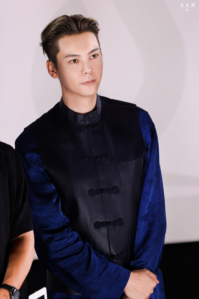 陈伟霆真正的六边形全能艺人 陈伟霆不愧是六边形全能艺人，演戏唱歌跳舞样样出彩。对