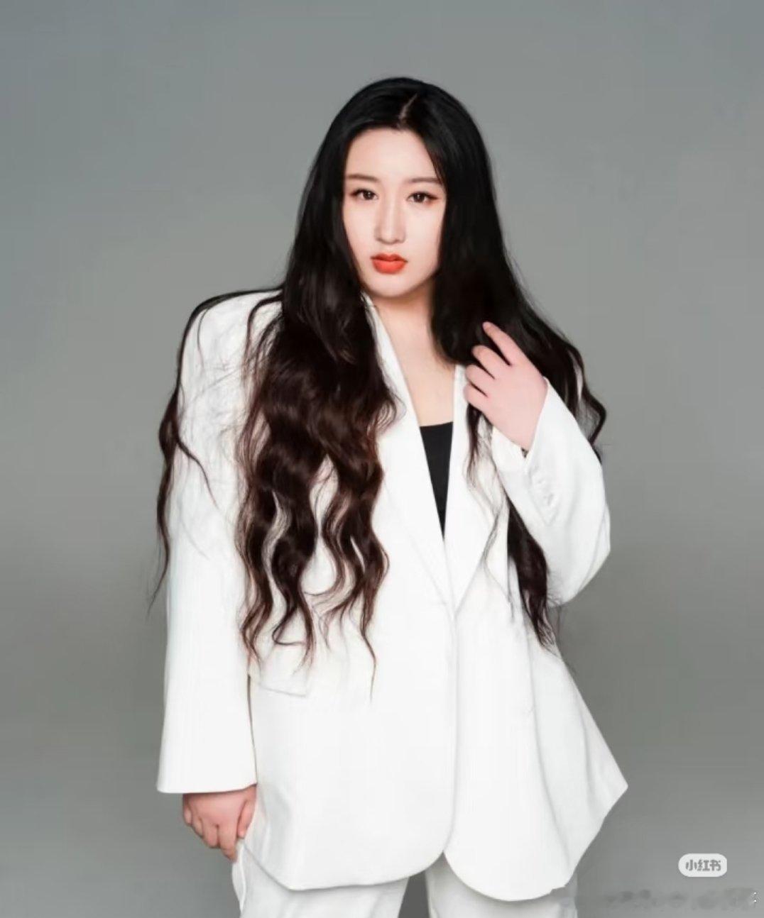 谁给锤娜丽莎化的妆第一次看锤娜丽莎画舞台浓妆，和平时区别好大啊，但是她五官底子不