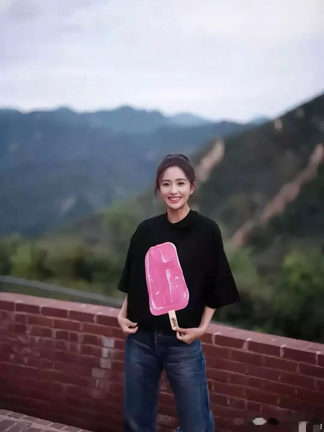 有这么个漂亮老婆，导演前夫居然还提离婚，真是让人想不通！这颜值摆在这儿，多少人羡