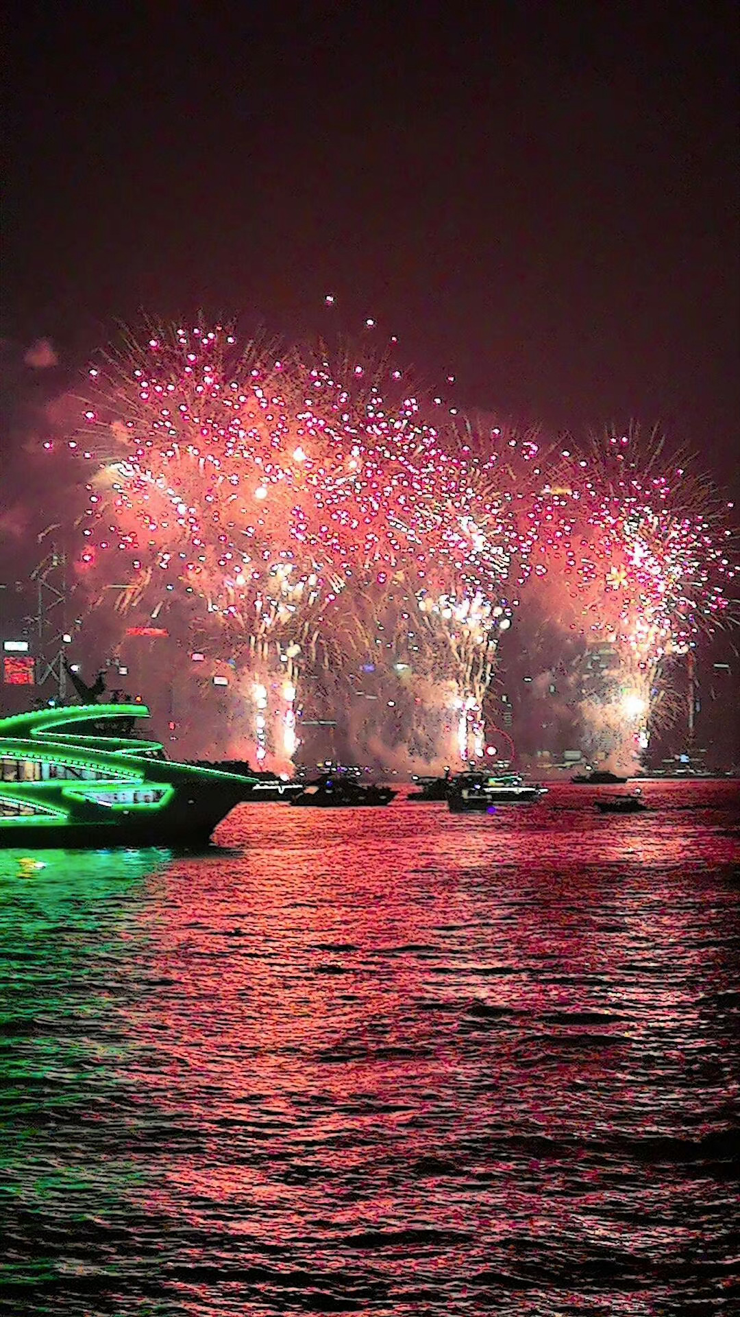 #香港烟花#香港欢度国庆烟花太美了，祝祖国繁荣昌盛🎇 ​​​