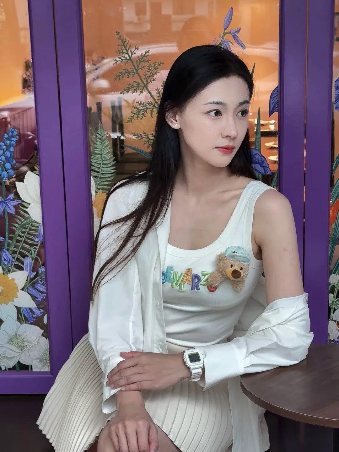 可爱的不只是小熊熊 还有笑笑[飞吻]
丁笑滢 娱乐