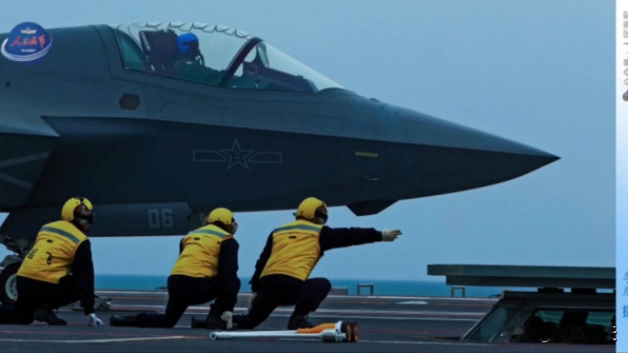 国之重器空警-600
打开中央七台国防军事，看到福建舰航母弹射起飞的各种型号的战