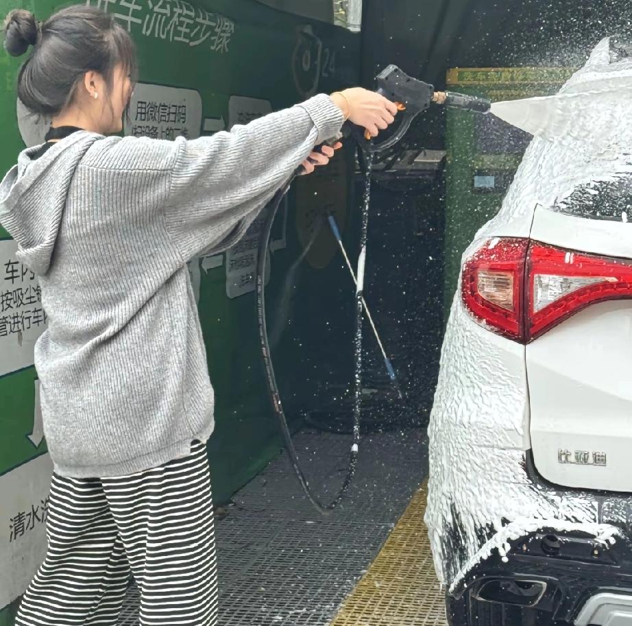 洗车店失窃后的
