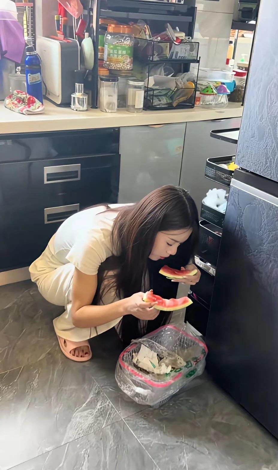 夏天就适合吃西瓜