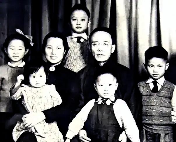 1978年郭沫若在北京病逝，一段尘封数十年的往事再度引发世人议论。全面抗战爆发之