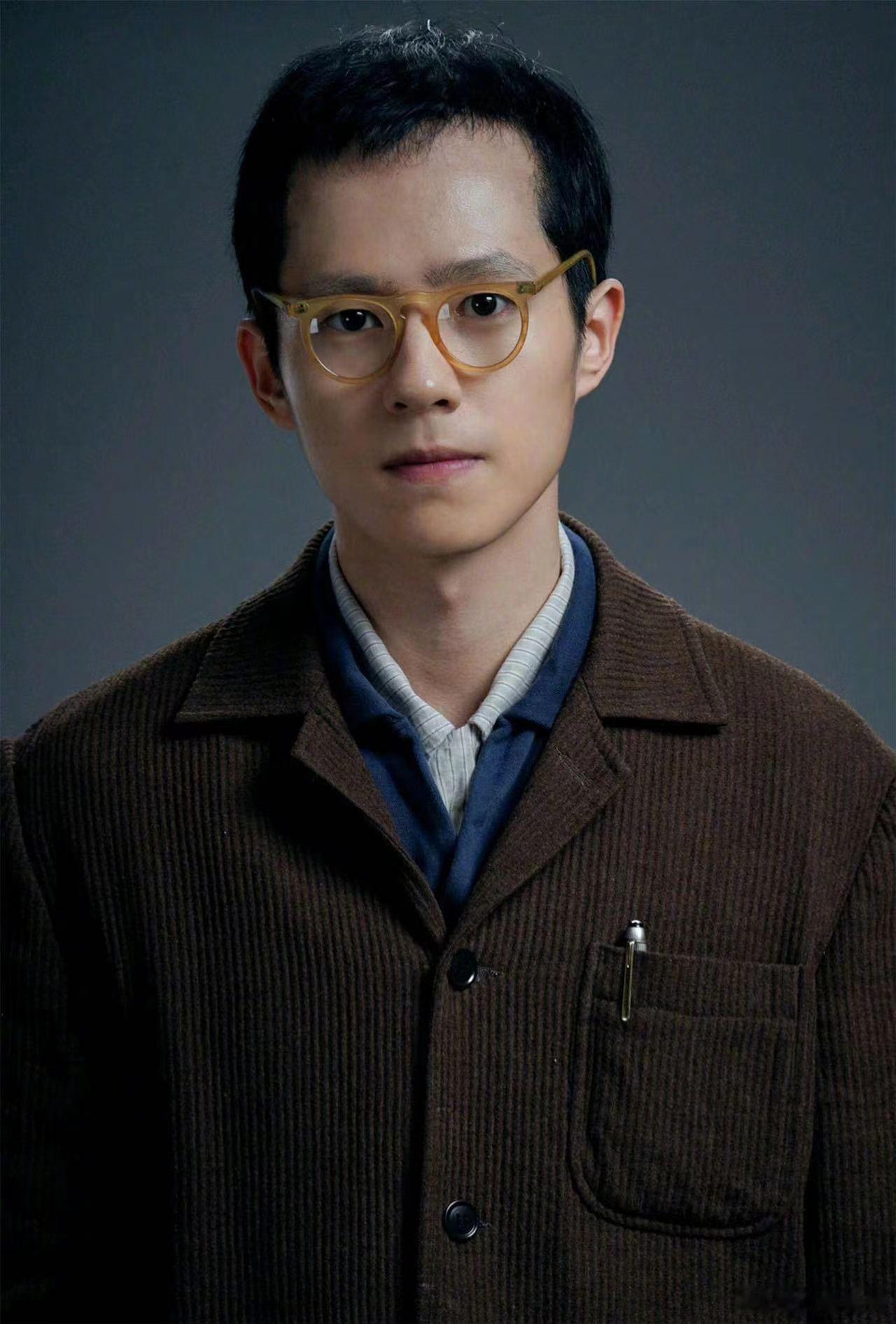 #刘昊然从水灵灵到干巴巴# 我的天啊！刘昊然可塑性真的强得可怕啊！瘦了好多啊！这