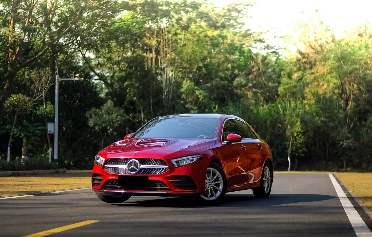 二手奔驰A200L以及关于二手车的灵魂拷问？
前段时间，朋友正式入手了一台二手奔