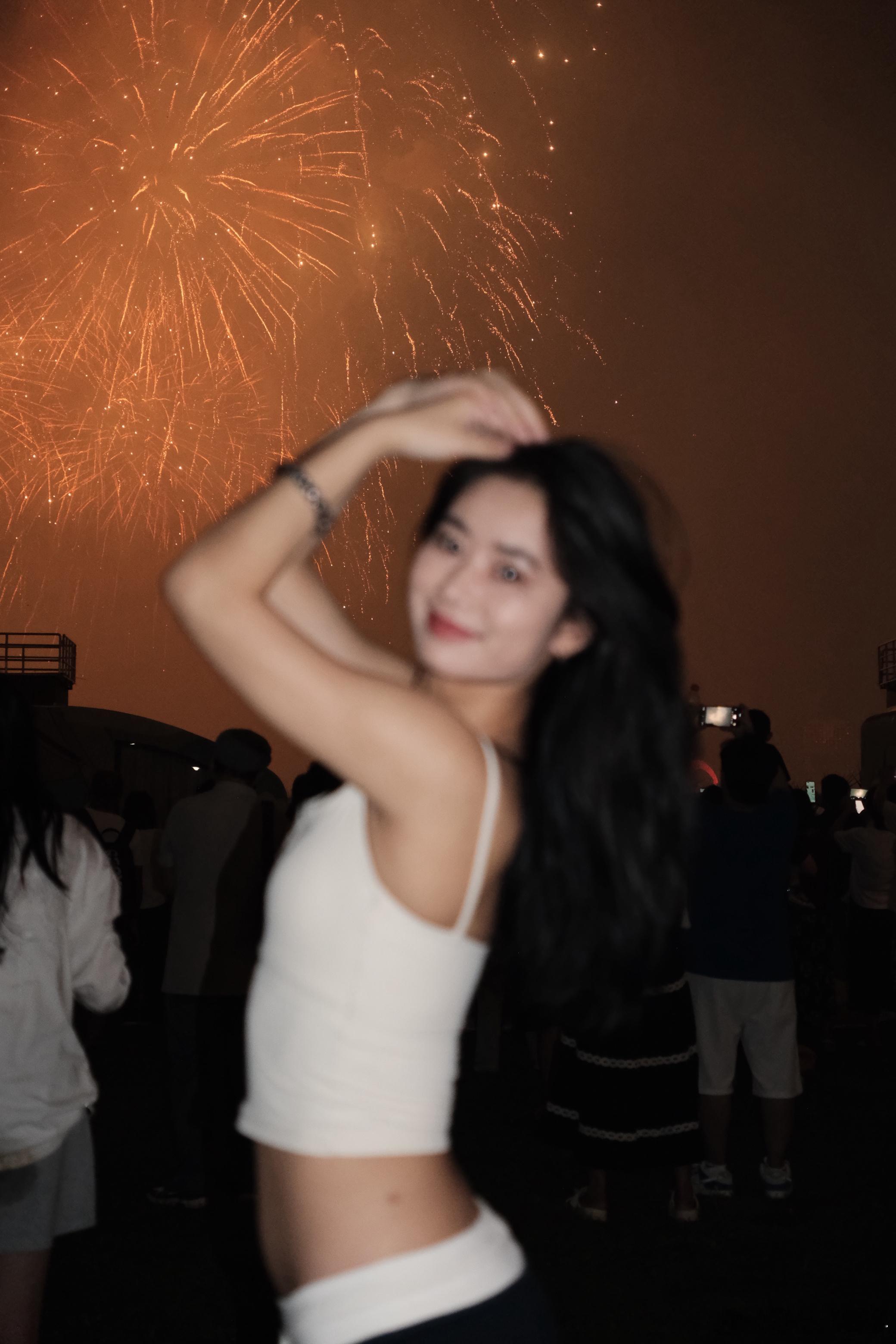 就在这场烟花秀里结束这个夏天吧  ​​​