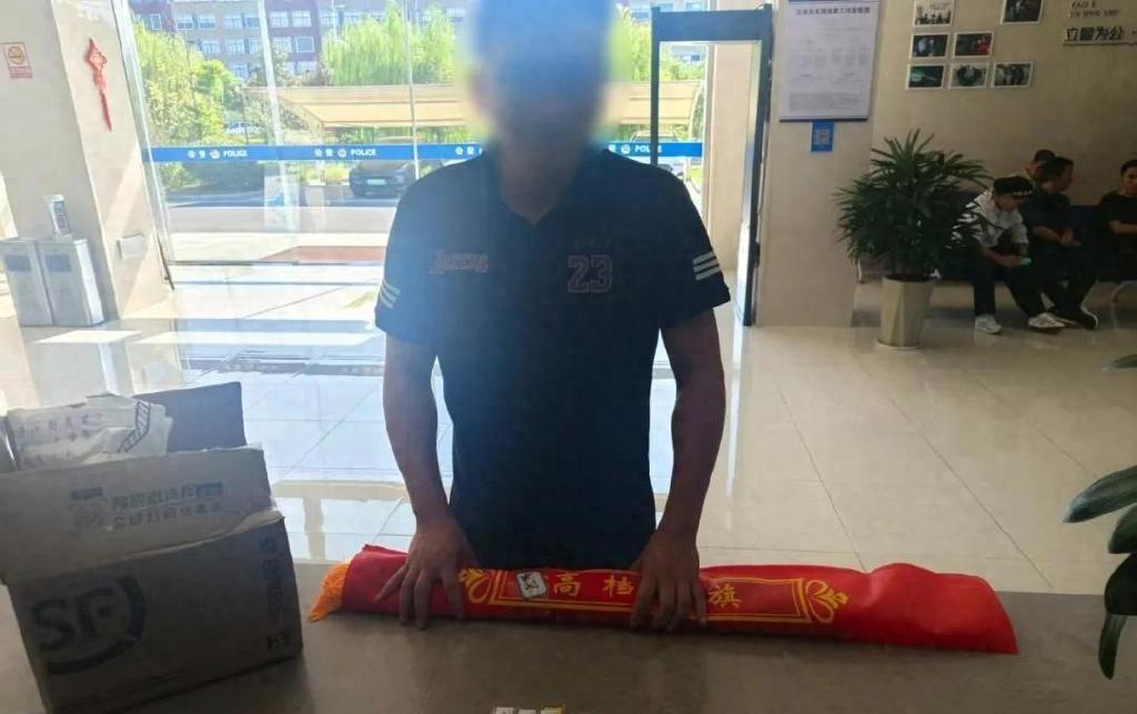 ​​“我是不是被骗了？”
男子邮寄黄金“投资”后
匆忙跑进派出所向民警求证
民警