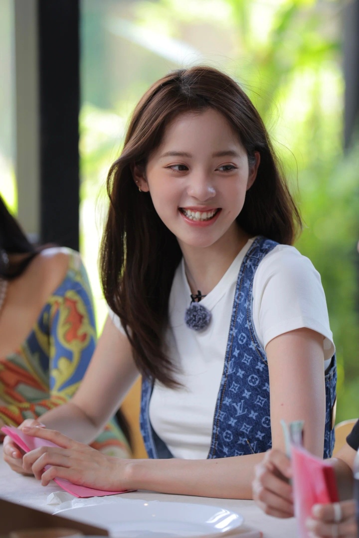 欧阳娜娜小妹妹，一看就很可爱俏皮，元气十足～[馋嘴] ​​​