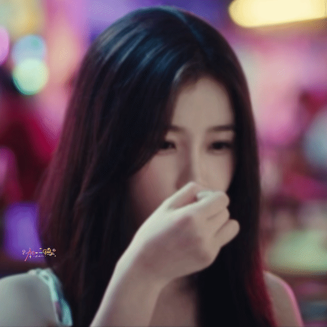 双轨这里虞书欣姜暮吃饭跟个小仓鼠一样嚼嚼嚼 好萌啊！萌鼠我算了