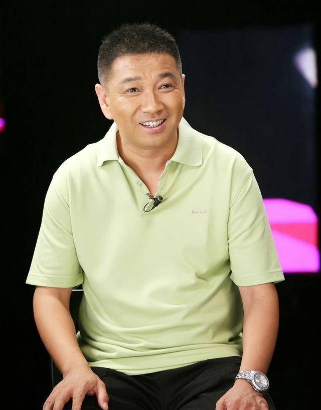 演员，周晓斌，遇到演员闫妮，总是唠唠叨叨，说闫妮不会买衣服，不时尚，不懂，闫妮有