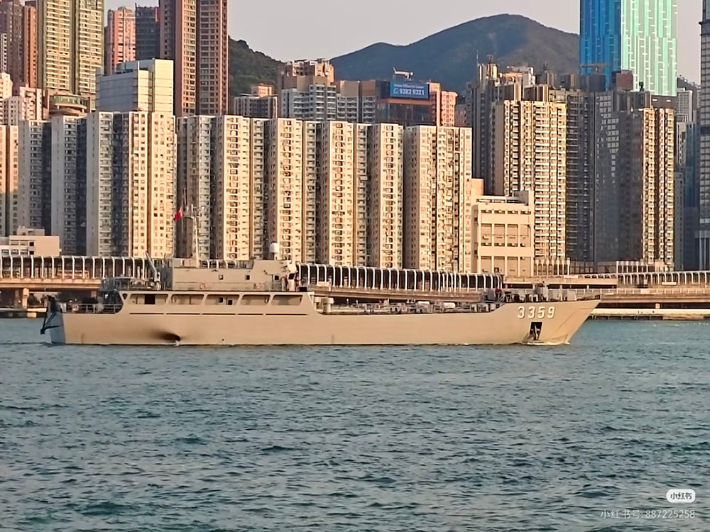 驻港舰艇大队3359艇，074改进型登陆艇 