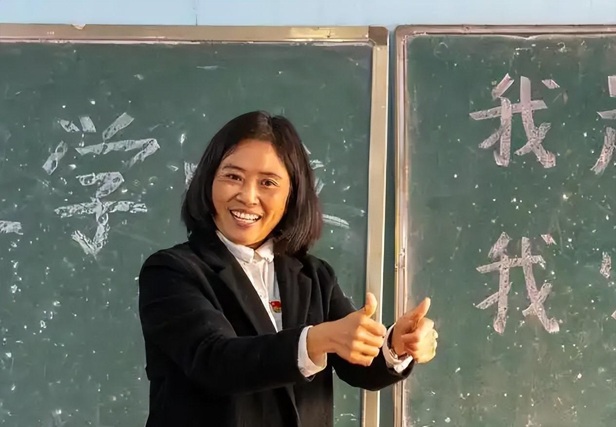 谁能想到，一位手握大校军衔、拥有高级工程师职称，本该退休享福、安稳度日的女军人，